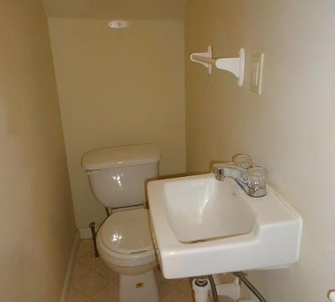 5th image of 3030 Caroline St