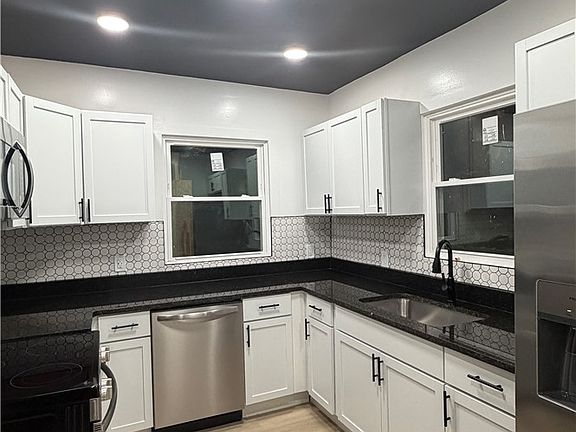 5th image of 724 Salem Ave