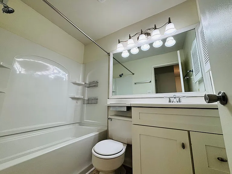 1208B University Ter — Photo 7