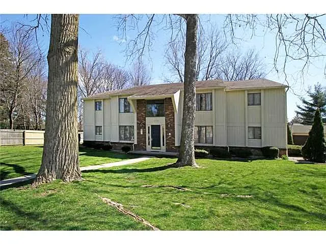 2720 Westcastle Dr Unit 2 photo 1