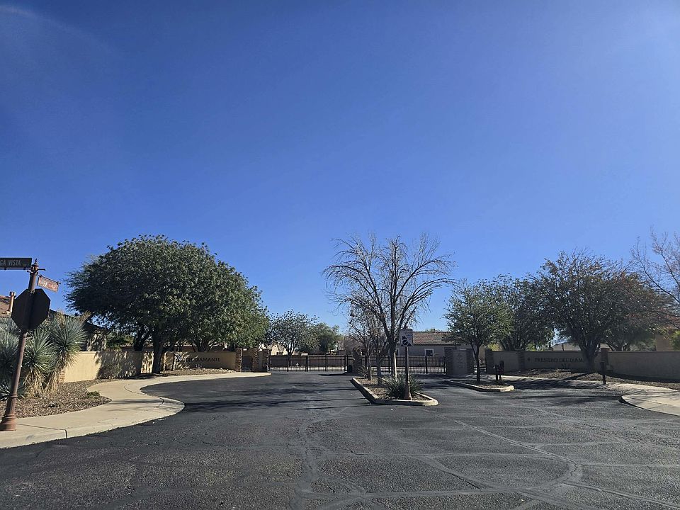 2nd image of 214 E Placita Nubes Blancas