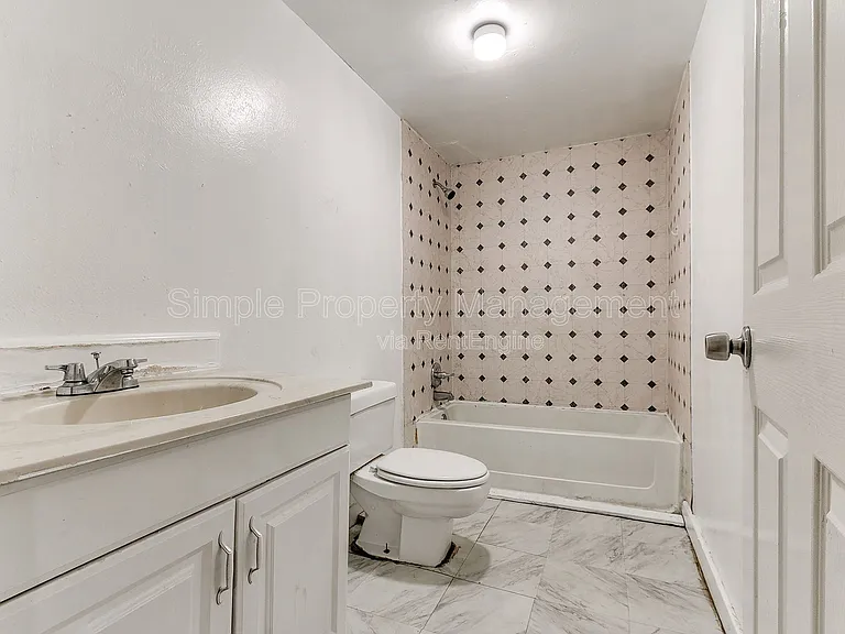2301 SW 24th St #2 — Photo 13