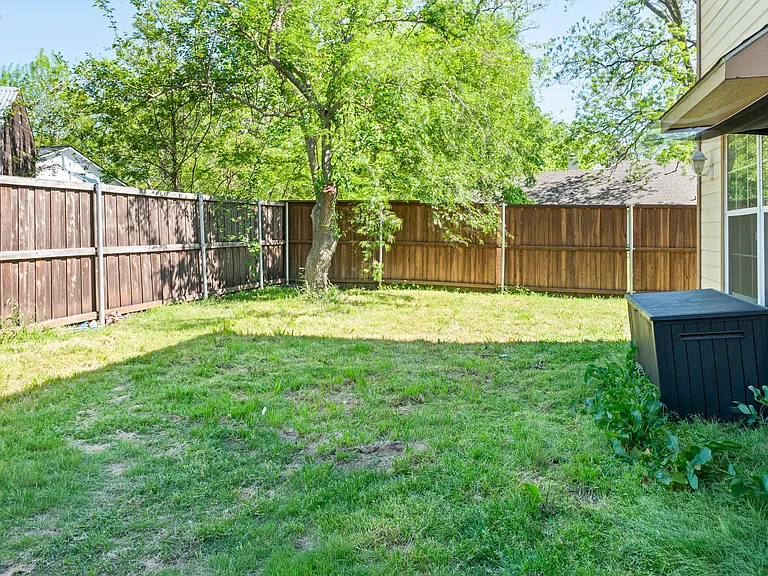 487 S Waco St — Photo 17