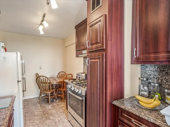 151-05 Cross Island Parkway image 6 of 20