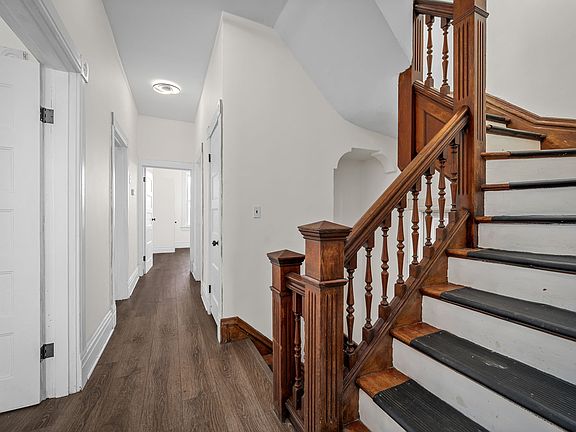 2nd image of 2028 Russell Blvd #B