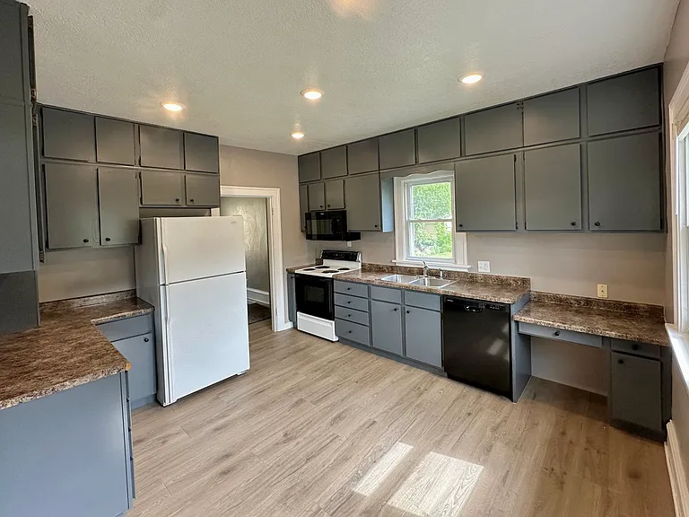 1502 Pine St — Photo 4