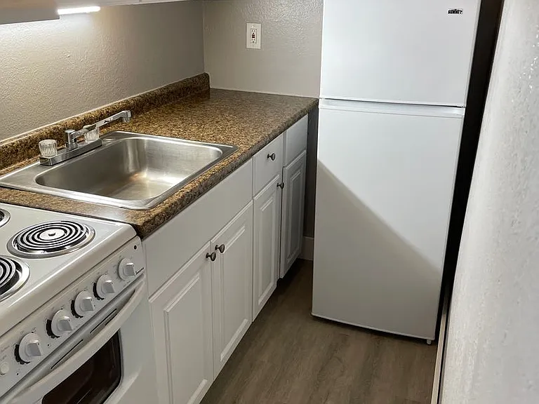 1 and 2 Bedrooms Available Now ! - Washington Area — Photo 5