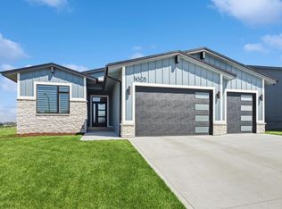 14305 Sutton Dr, Urbandale, IA 50323