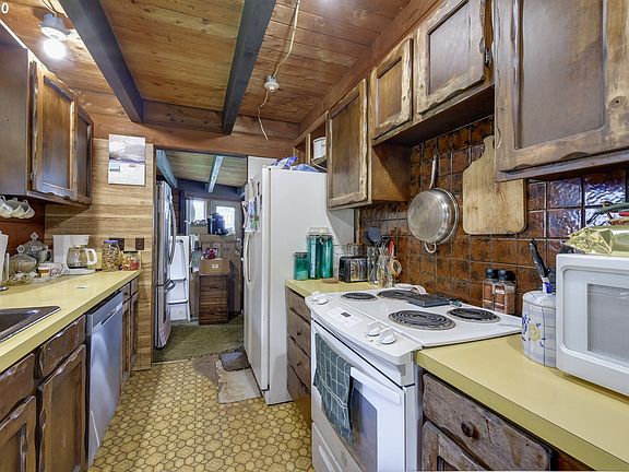 4th image of 3305 NE 362nd St