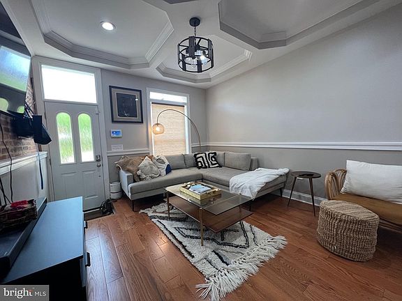 4th image of 2421 Ashland Ave