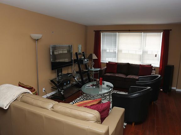 3rd image of 18975 Van Aken Blvd APT 207