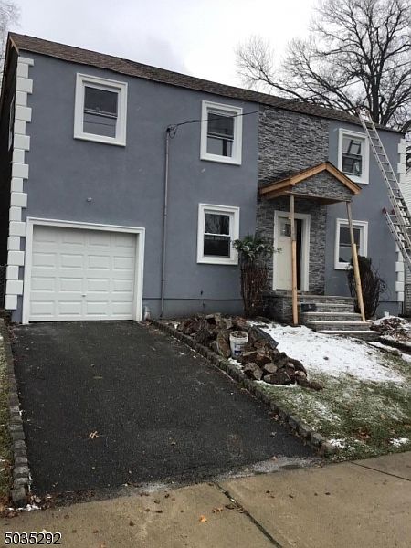 2nd image of 31 Silleck St
