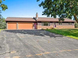 W8136 Sandy Ln, Hortonville, WI 54944