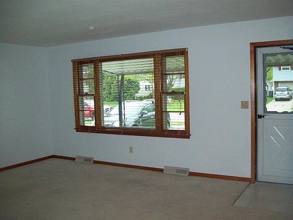 4th image of 519 Tremont Ct
