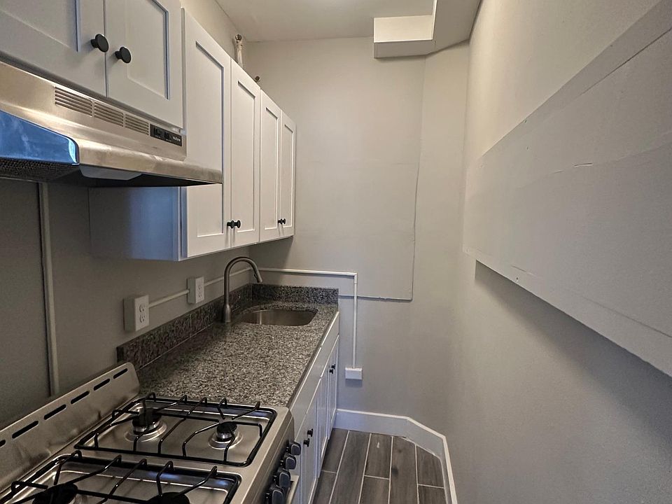 2nd image of 1175 Chapel St #2O2
