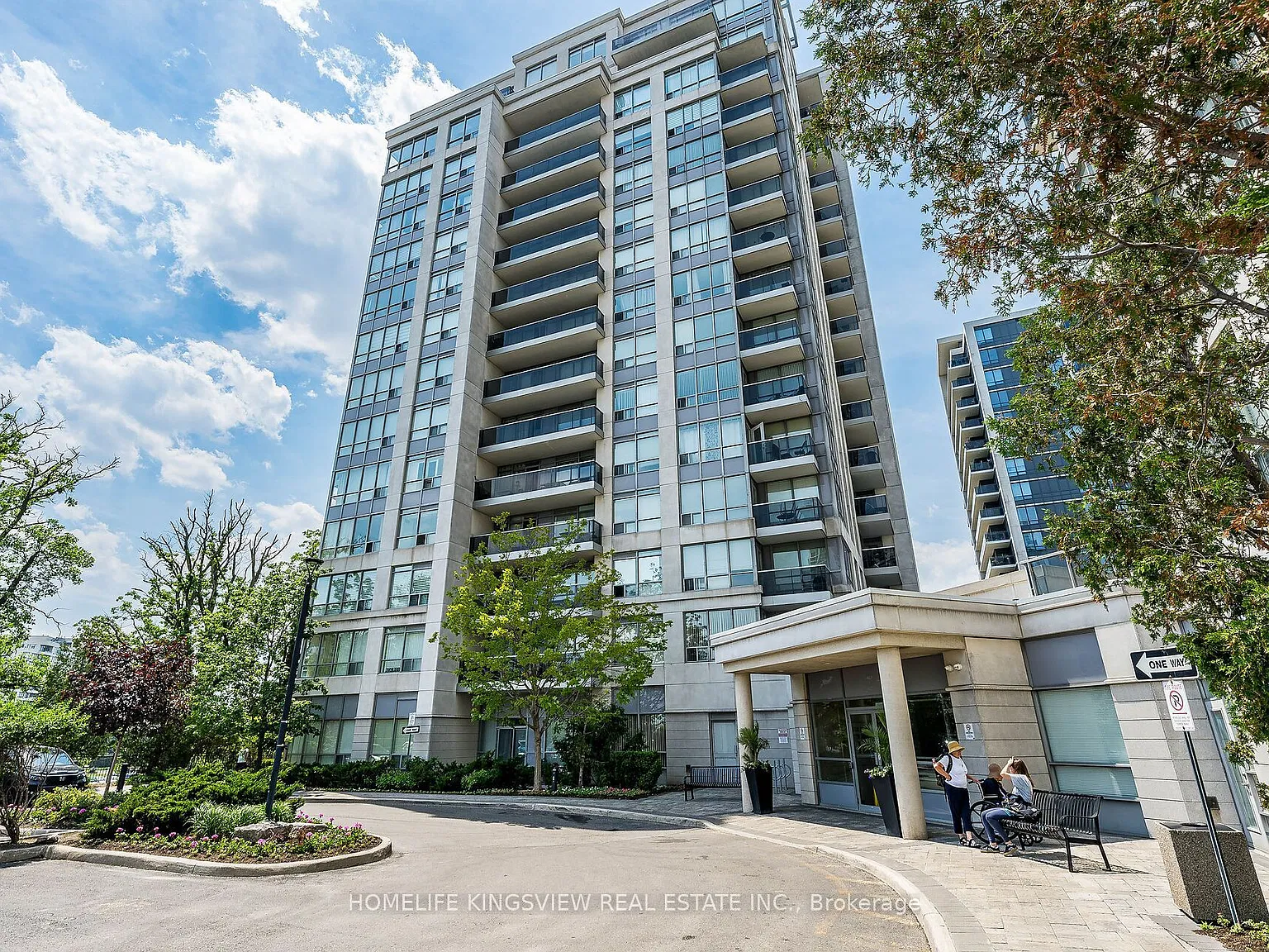 60 Disera Dr — Photo 1