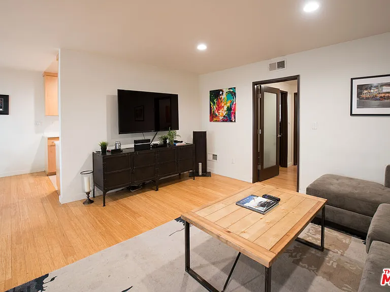 931 N Alfred St #306 — Photo 10