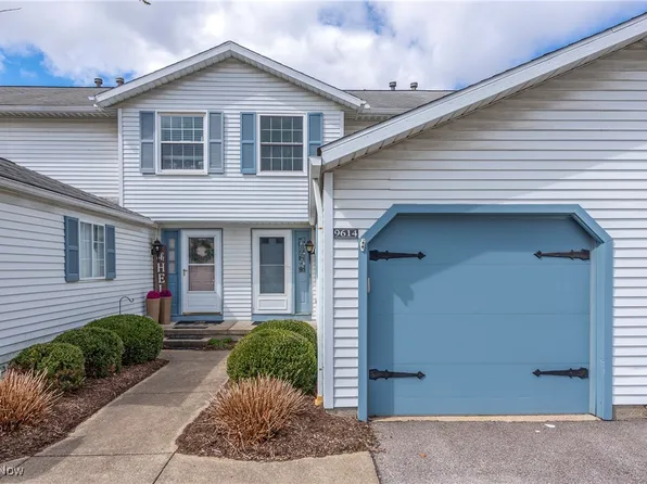 9614 E Idlewood Dr, Twinsburg, OH 44087