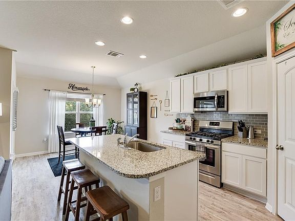 4th image of 408 Red Matador Ln