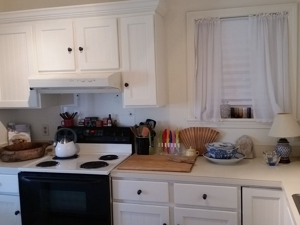 2nd image of 9 Cove Ln