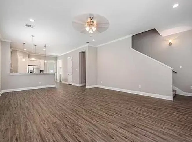 5 bed, 2421 sqft, $4,500 — Photo 4