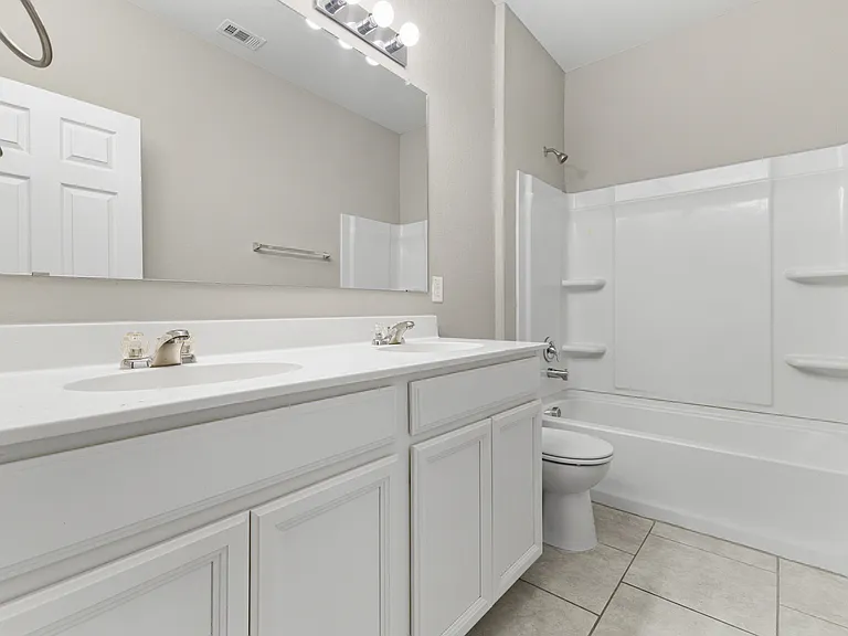 10719 Noble Cyn — Photo 31