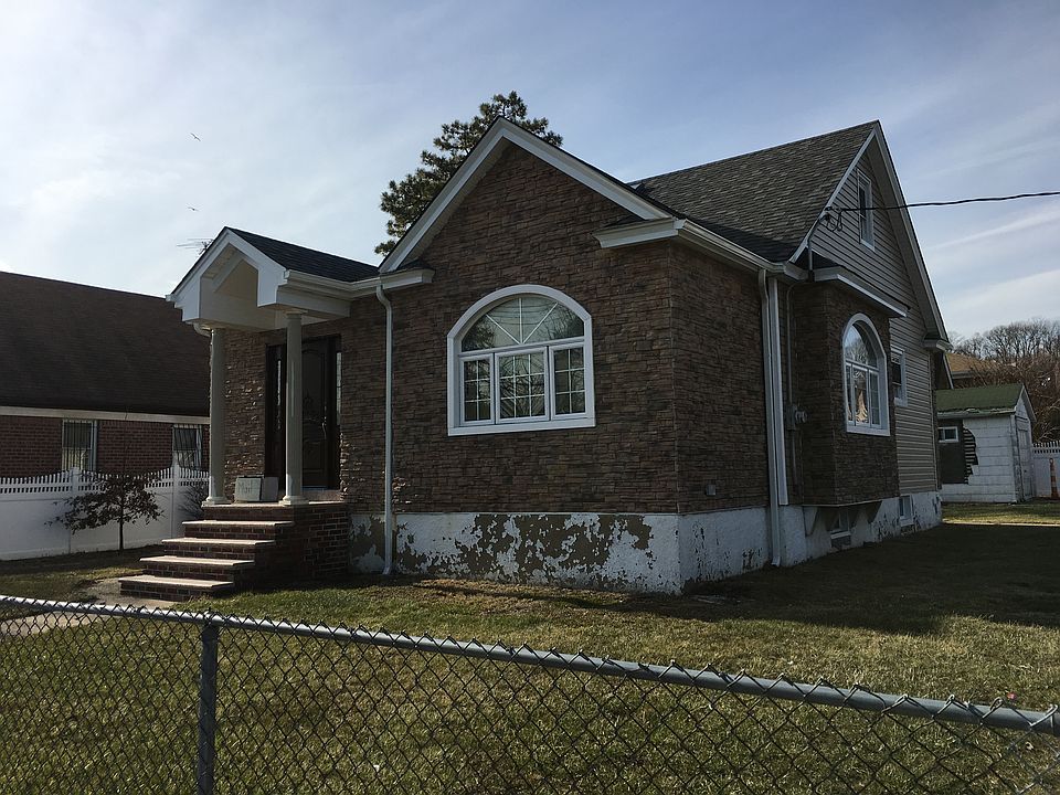 1st image of 121 Ave 219 St