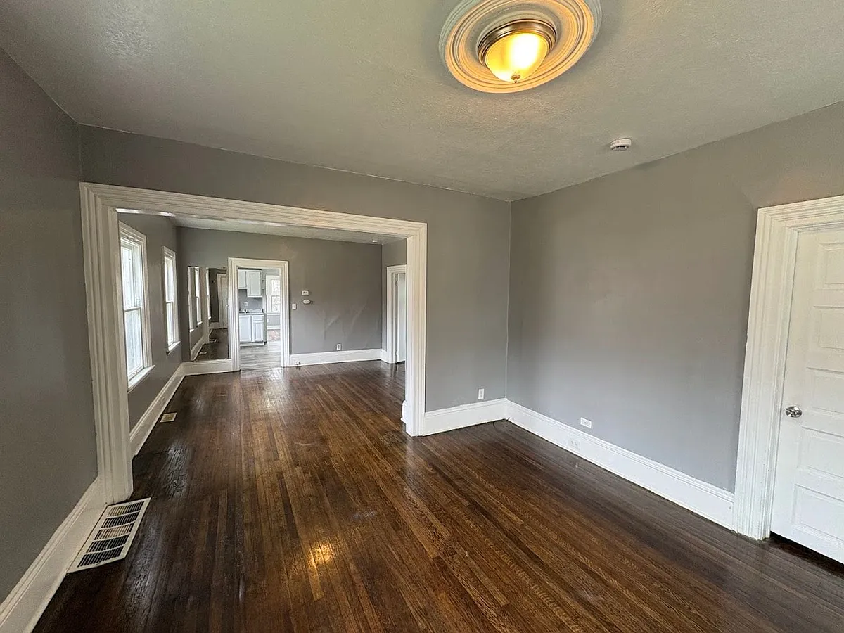 Building Photo - 4139 E 95th St