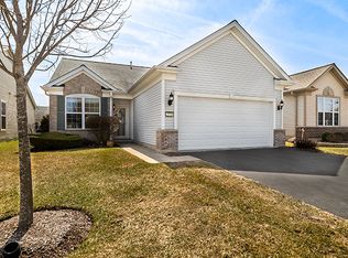 2774 Beacon Point Cir, Elgin, IL 60124