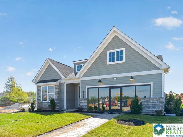 4 Grantaurthur Morris Ct, Whitehall, PA 18052