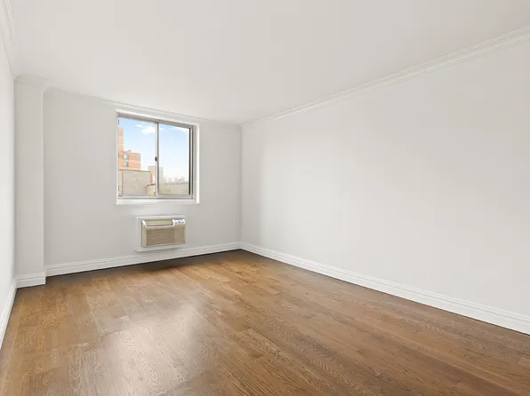 625 Main Street image 4 of 13