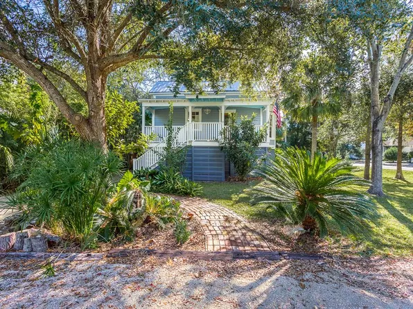 76 Avenue G, Apalachicola, FL 32320