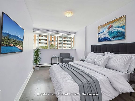 4th image of 1624 Bloor St E #66