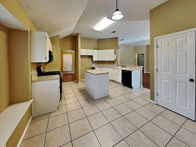 10517 Lone Pine Ln — Photo 6