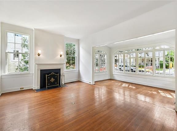 4th image of 2327 Octavia St