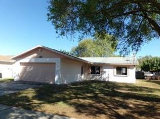 8085 Candlewoode Dr, Largo, FL 33773
