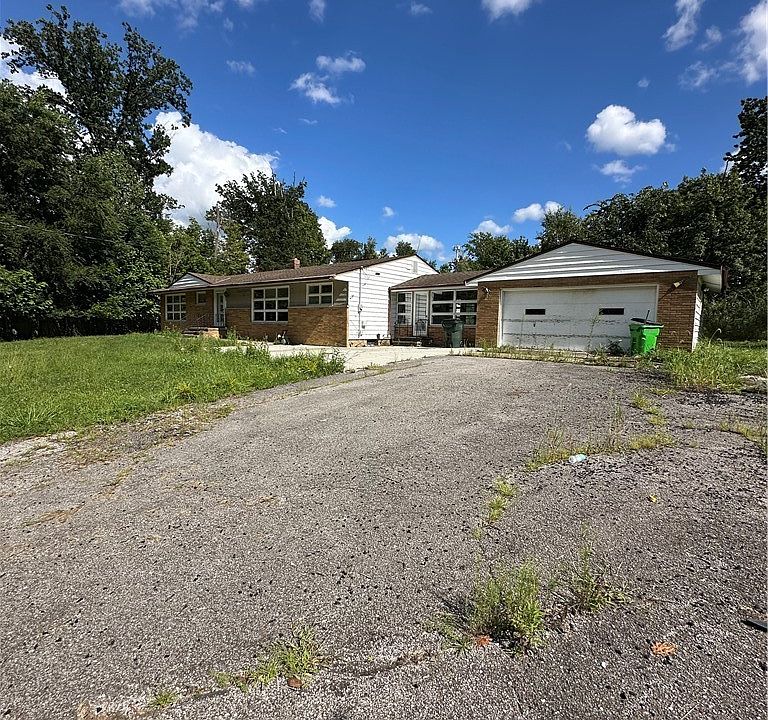 1st image of 2715 Cabin Dr