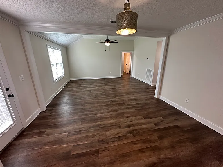 58 Frostwood Cv — Photo 3