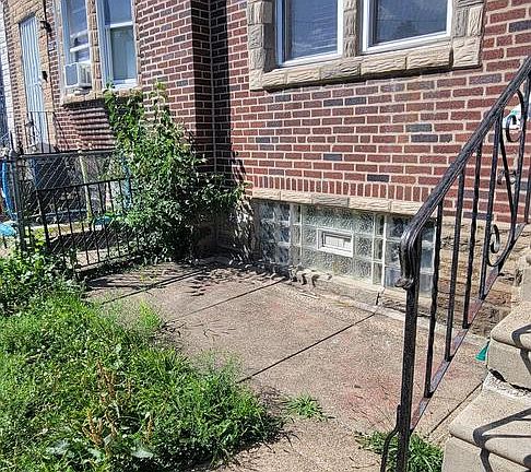 3rd image of 1221 Gilham St