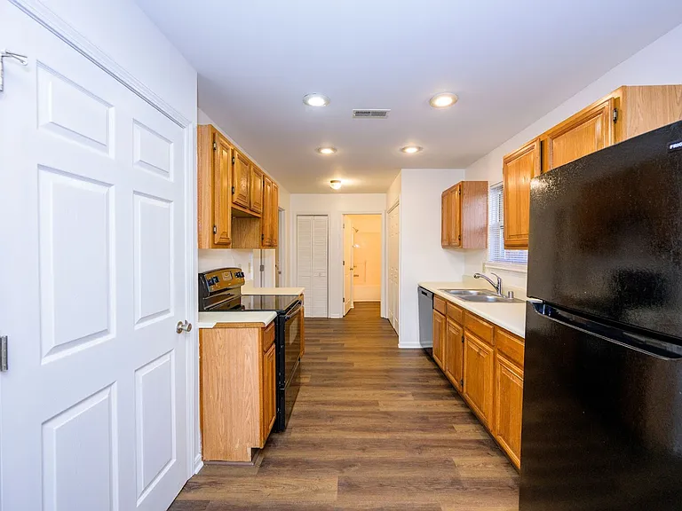113 College Street Rd #E — Photo 9