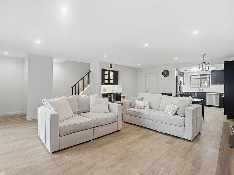 9960 Owensmouth Ave #21 — Photo 4