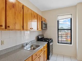 92-06 196th St #B4, Hollis, NY 11423