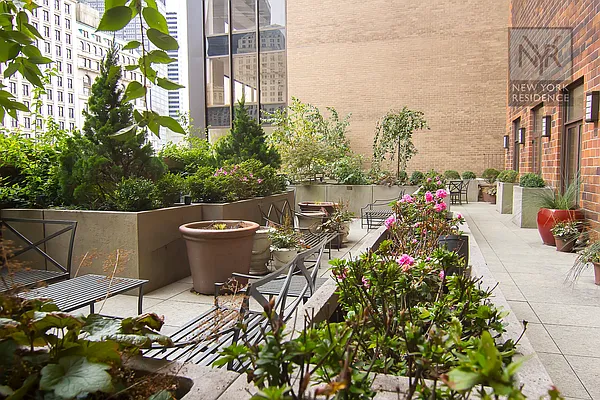 Sold by New York Residence | media 16