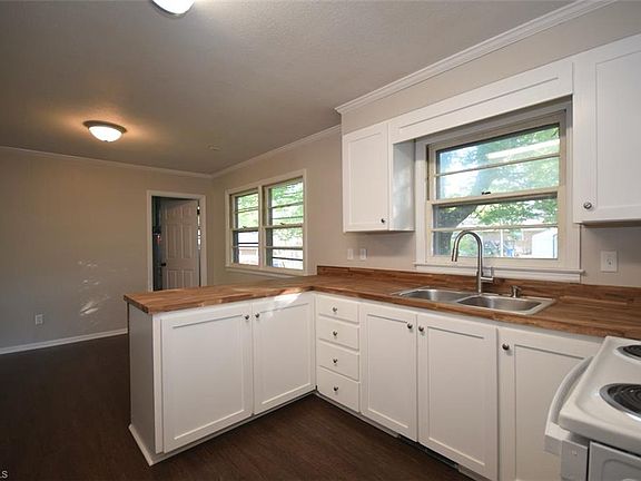 5th image of 102 Walker Dr