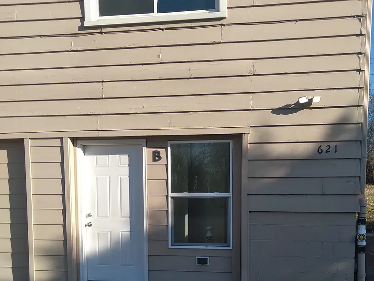 621 Monterey Way #B — Photo 2