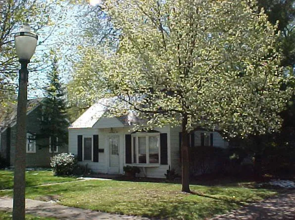 542 Fenton St, Lansing, MI 48910