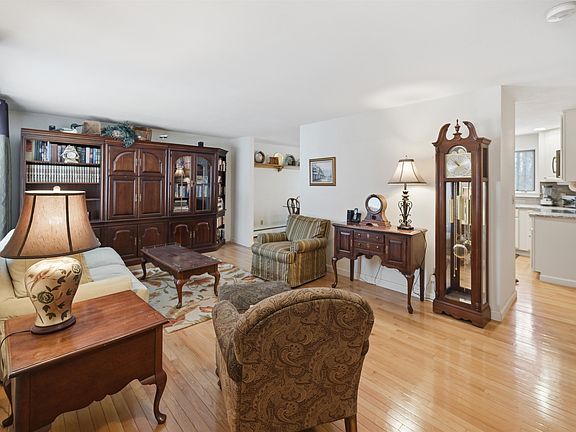 4th image of 9 Crane Crossing Road #3-2