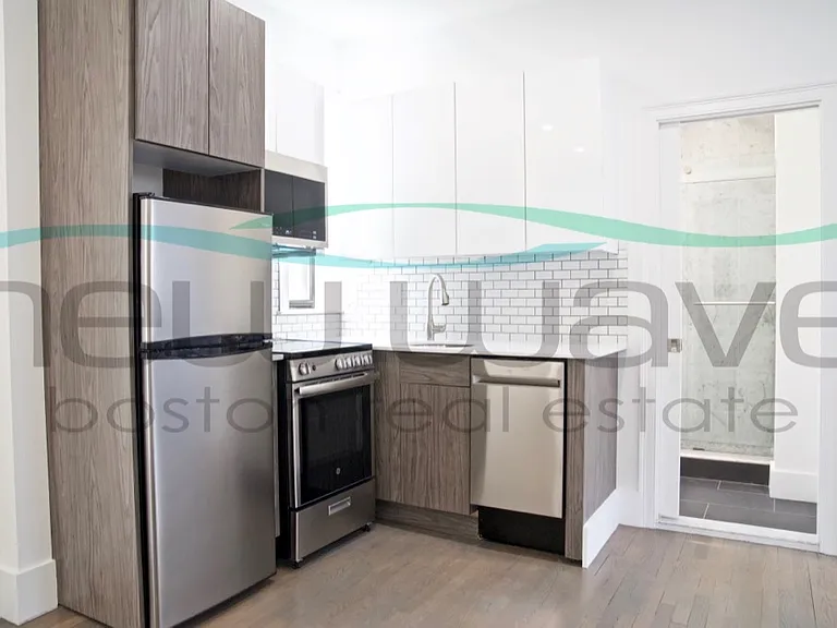 11 Queensberry St #16 — Photo 1