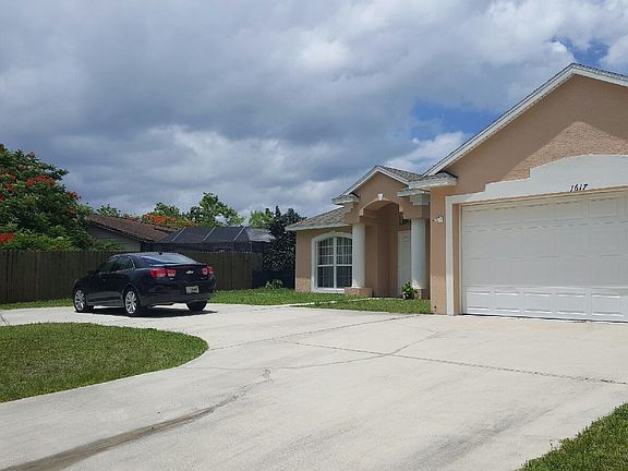 2nd image of 1617 SE Airoso Blvd