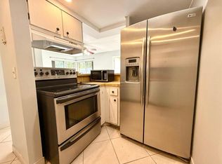 1821 Fairview Villas Dr APT 2, Palm Springs, FL 33406